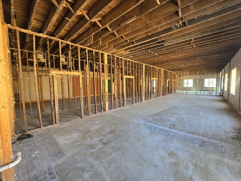 More Photos Of 726 Bank St NE, Decatur Storefront Retail Office For Lease