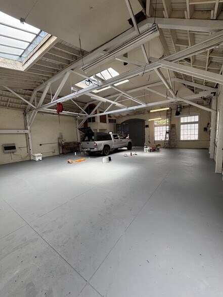 More Photos Of 315 24th St, Oakland Auto Repair For Sale