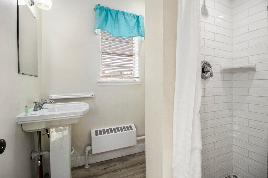 More Photos Of 520 Water St, Manistee Hotel For Sale