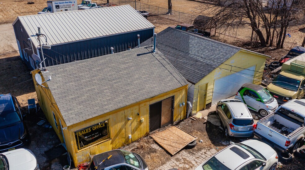 More Photos Of 325-355 NE Broadway Avenue, Des Moines Auto Dealership For Sale