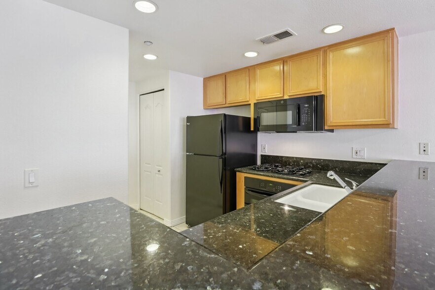 More Photos Of 1501 India St, San Diego Apartments For Sale
