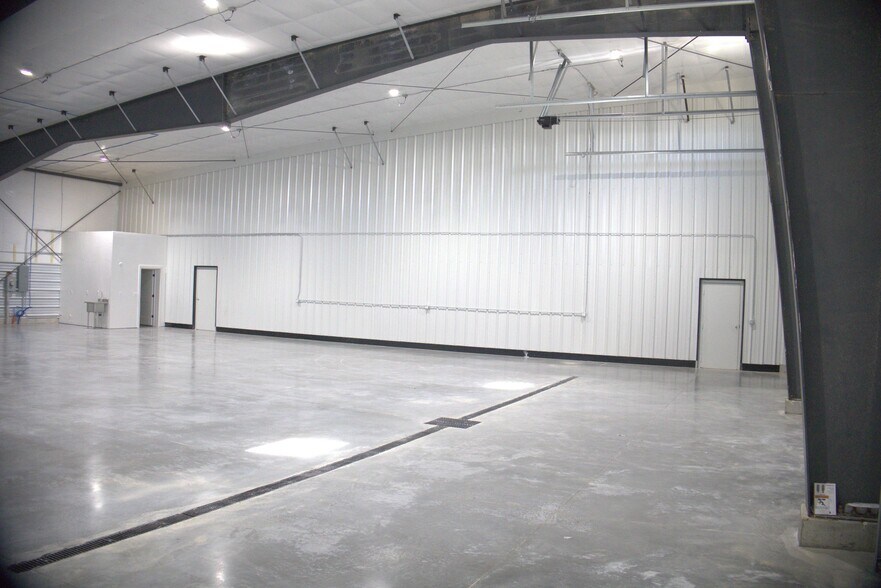 More Photos Of 162 Business Centre Cir, Driggs Warehouse For Lease