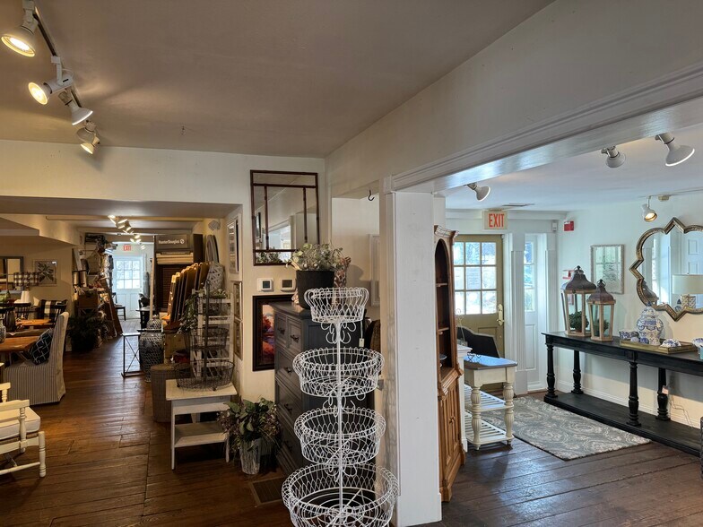 More Photos Of 142 Main St N, Southbury General Retail For Sale