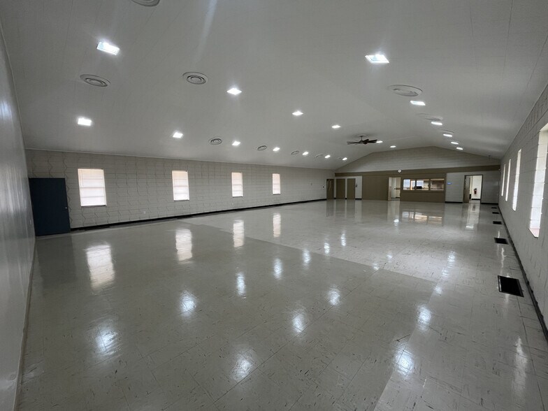 More Photos Of 1501 SW 59th St, Oklahoma City Religious Facility For Lease