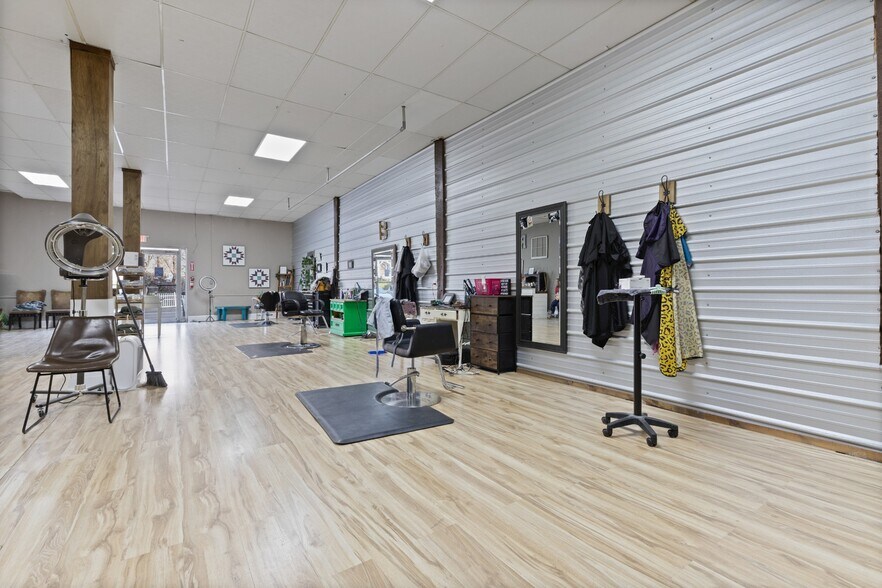 More Photos Of 114 N Church St, Waverly Loft Creative Space For Sale