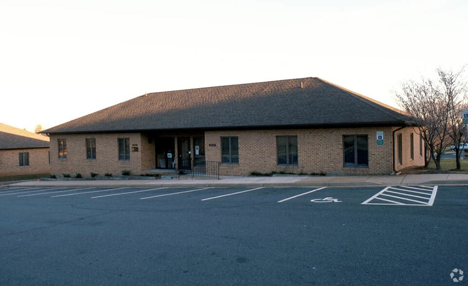 More Photos Of 10686 Crestwood Dr, Manassas Office For Sale