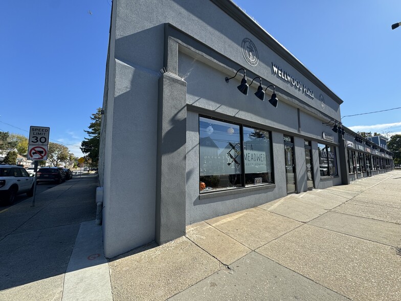 Primary Photo Of 270-288 N Wellwood Ave, Lindenhurst Storefront Retail Office For Lease