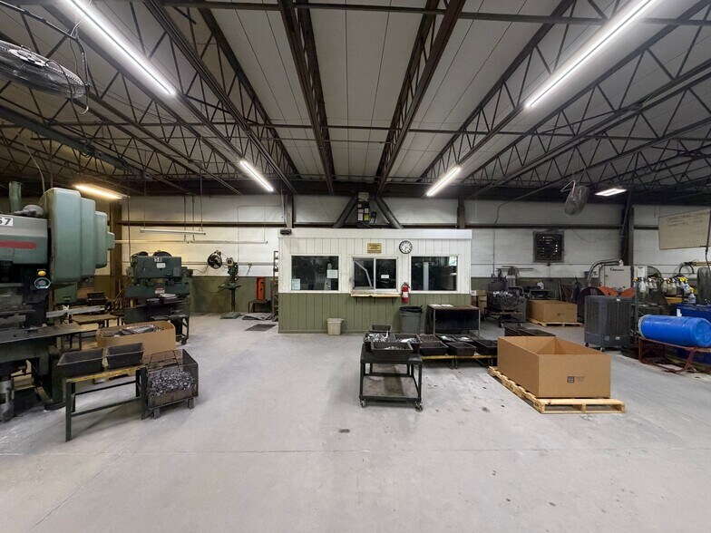 More Photos Of 1022 County Line Rd, Lakeland Industrial For Sale