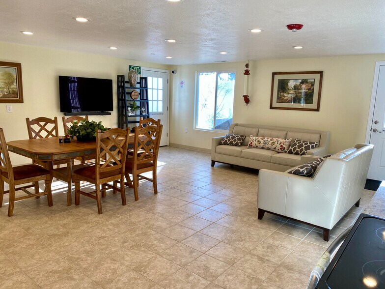 More Photos Of 579 S Main St, Kaysville Office For Sale