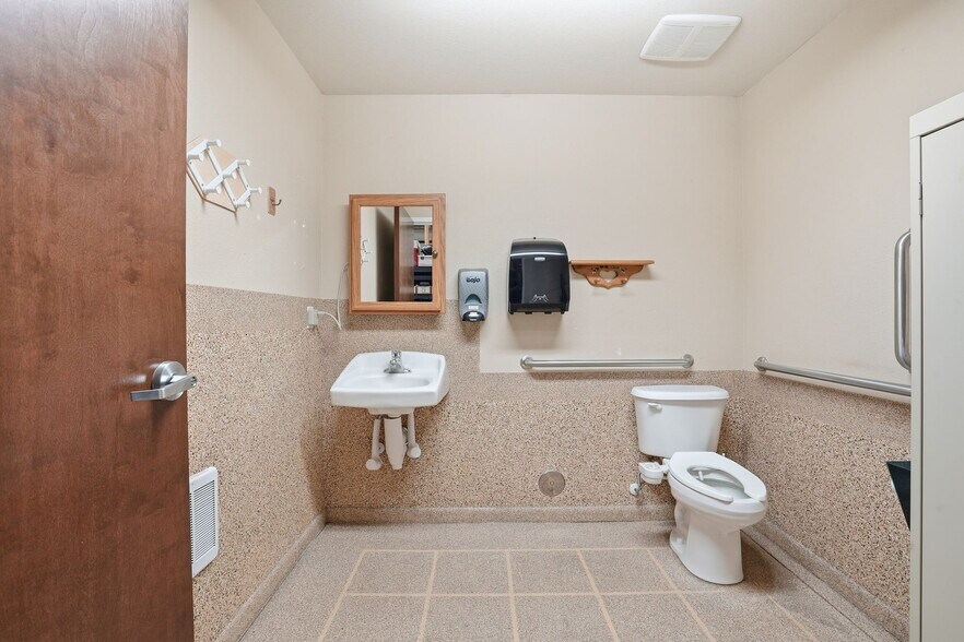 More Photos Of 1845 Wildwood St, Boise Flex For Sale