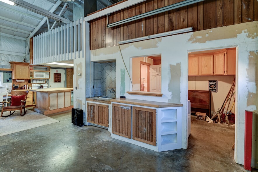 More Photos Of 355 Trackside Dr, Peculiar Warehouse For Sale