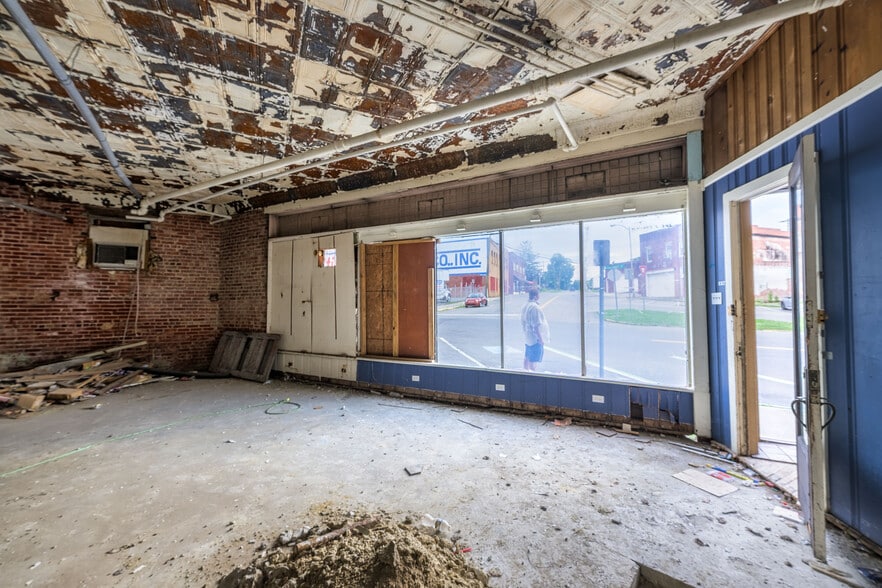 More Photos Of 233 E Sullivan St, Kingsport Storefront For Sale