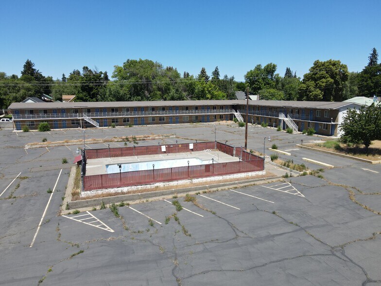More Photos Of 403 W University Way, Ellensburg Hotel For Sale