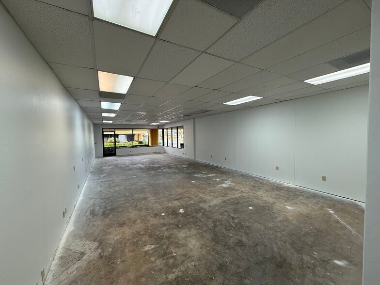 More Photos Of 301-345 W Main St, El Cajon Unknown For Lease