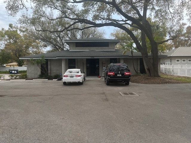 Primary Photo Of 2506 St Isabel St, Tampa Medical For Lease