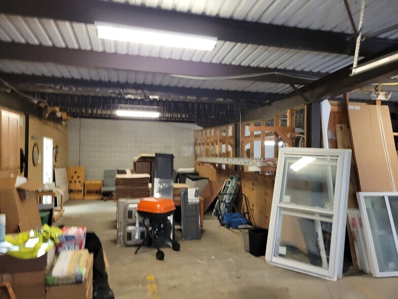 More Photos Of 12484c Warwick Blvd, Newport News Warehouse For Lease
