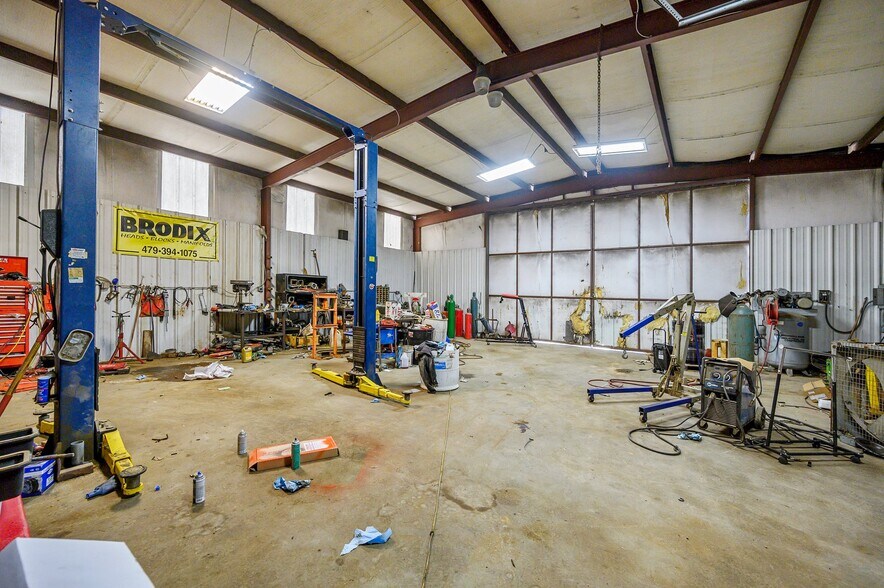 More Photos Of 1277 E Martin Luther King Dr, Broken Bow Office For Sale