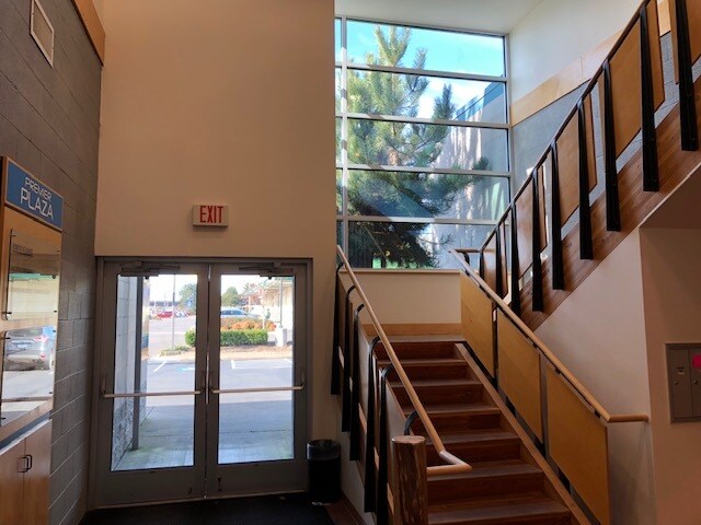 More Photos Of 3555 Gateway St, Springfield Office For Lease