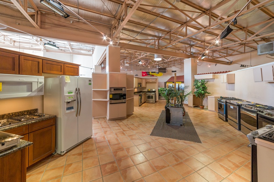 More Photos Of 13340 Leopard St, Corpus Christi Storefront For Sale