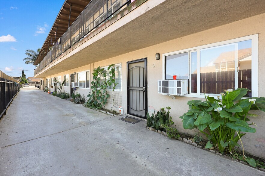 More Photos Of 5913 Greenwood Ave, Commerce Apartments For Sale