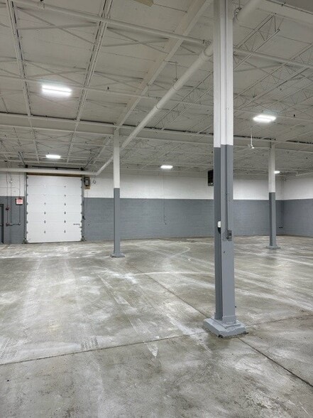 More Photos Of 338 Compass Cir, North Kingstown Warehouse For Lease