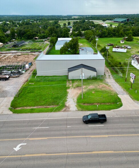 More Photos Of 18608 NE 23rd St, Harrah Light Distribution For Lease