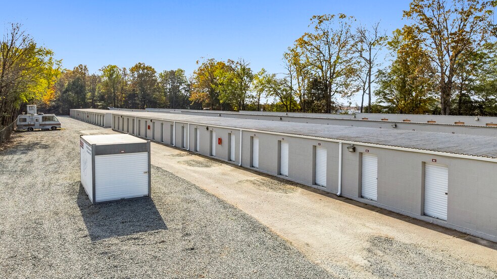 More Photos Of 1550 Industry Dr, Burlington Self Storage For Sale