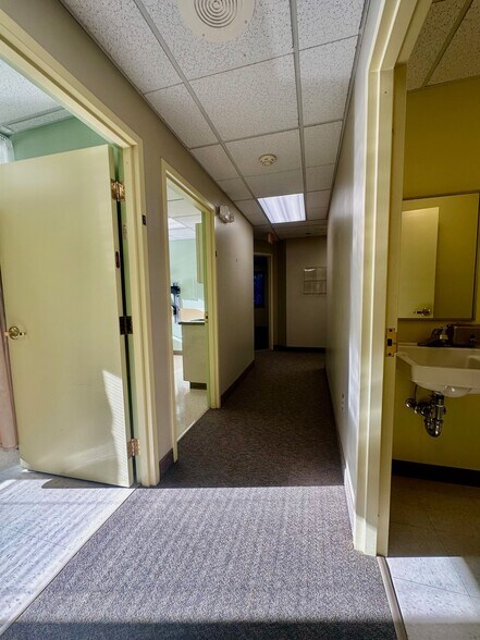 More Photos Of 546 Cromwell Ave, Rocky Hill Medical For Sale