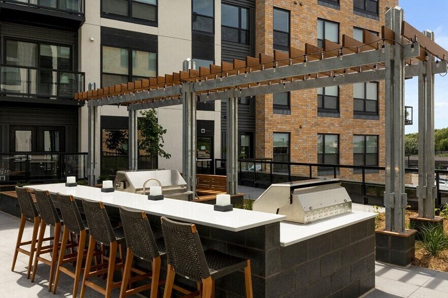 More Photos Of 1700 Plymouth Rd, Minnetonka Apartments For Lease