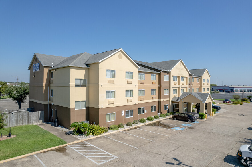 Primary Photo Of 10700 Emmett F Lowry Expy, Texas City Hotel For Sale