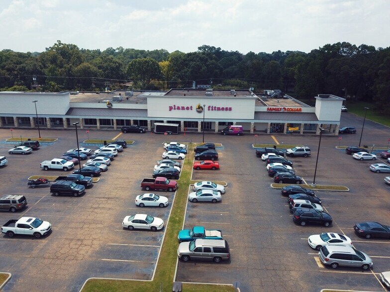 More Photos Of 9620 Florida Blvd, Baton Rouge General Retail For Sale