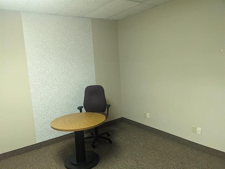 More Photos Of 12 Main St S, Minot Loft Creative Space For Lease