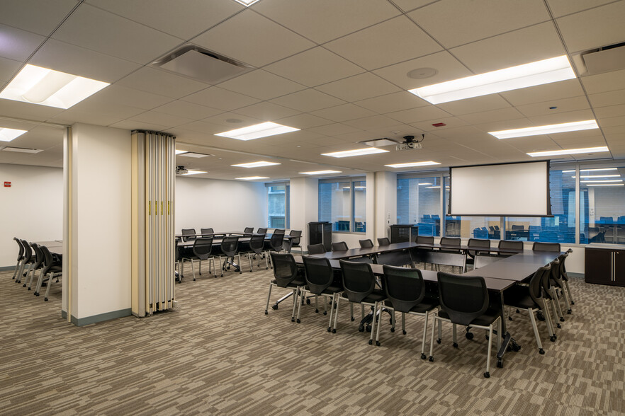 More Photos Of 200 N LaSalle St, Chicago Office For Lease