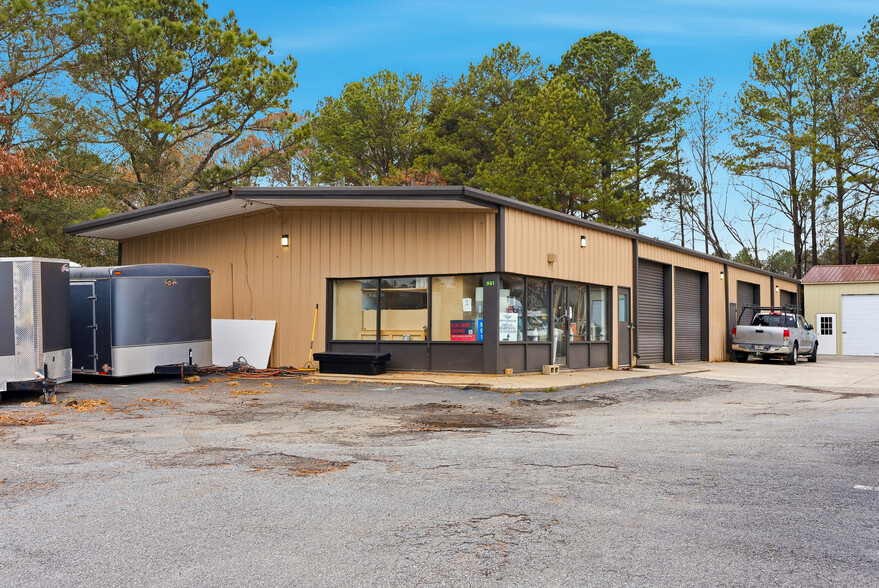 More Photos Of 961 Shallowford Rd NE, Kennesaw Warehouse For Sale