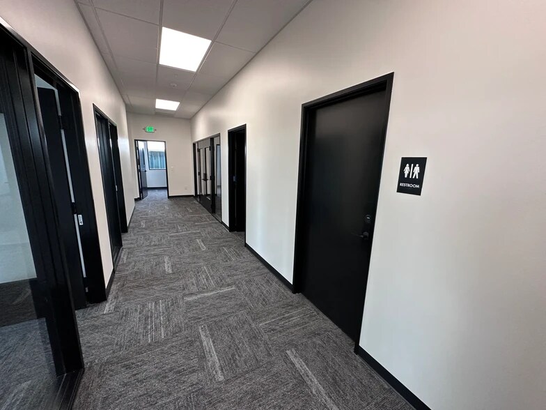 More Photos Of 15205 SW Arrow St, Sherwood Manufacturing For Lease