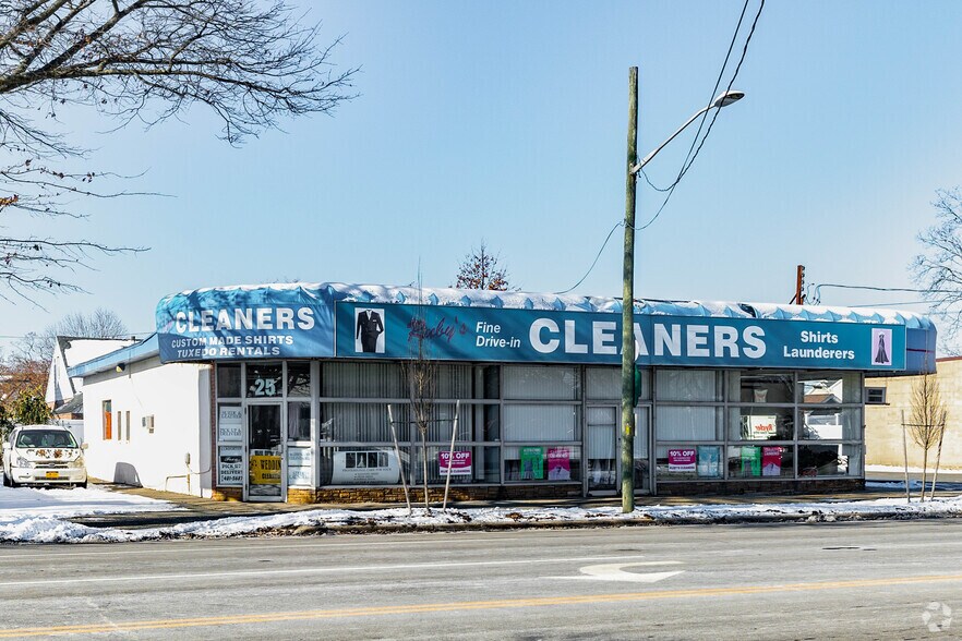 More Photos Of 25 Nassau Blvd, West Hempstead Freestanding For Sale