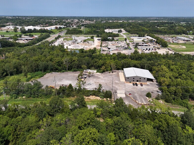 More Photos Of 955 SE AA Hwy, Blue Springs Industrial For Lease