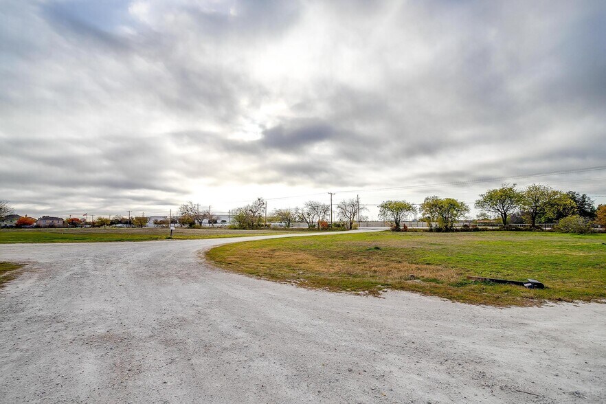 More Photos Of 1101 E Main St, Crowley Land For Sale