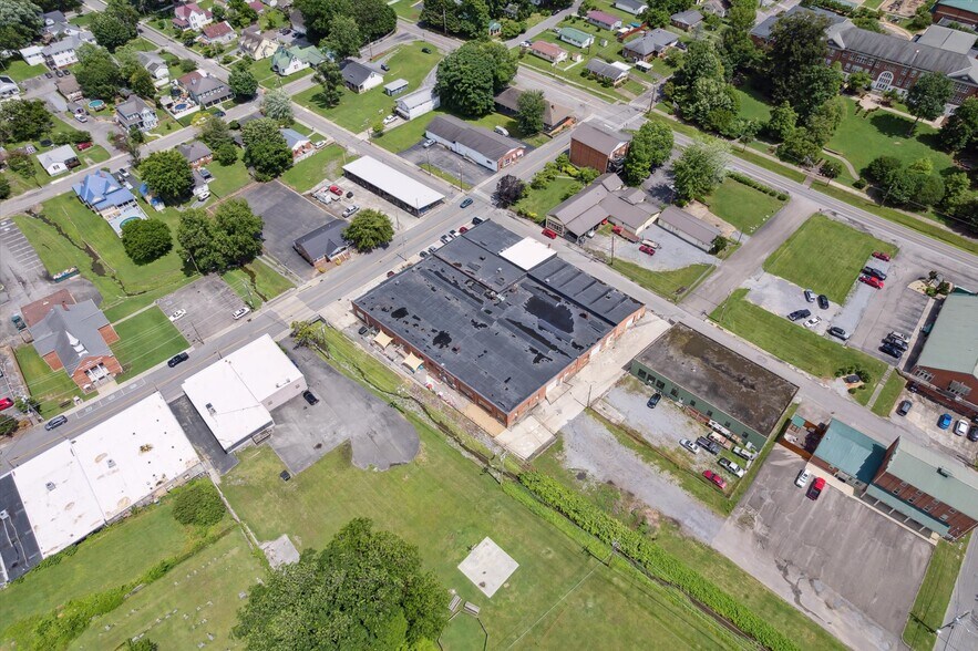 More Photos Of 307 S Depot St, Rogersville General Retail For Lease