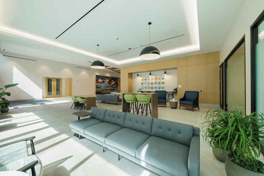 More Photos Of 1401 Philomena St, Austin Medical For Lease