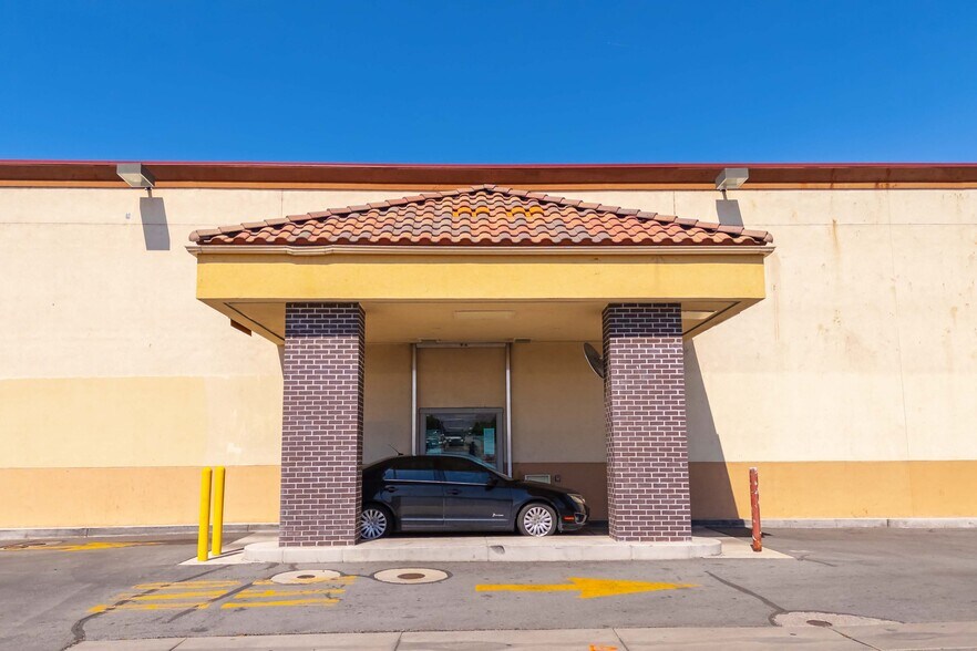 More Photos Of 2299 Oddie Blvd, Sparks Drugstore For Sale