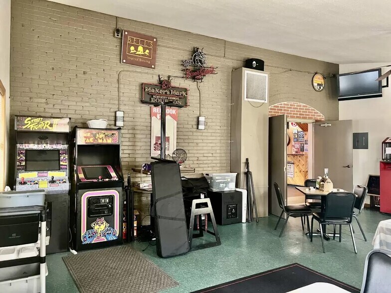 More Photos Of 107 N Main St, Rosholt Bar For Sale