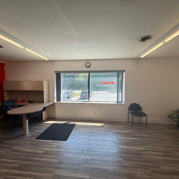 More Photos Of 3985 Oneida St, New Hartford Office For Lease