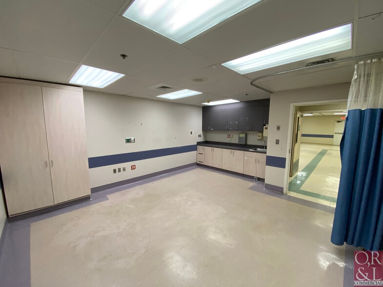 More Photos Of 4 Northwestern Dr, Bloomfield Medical For Lease
