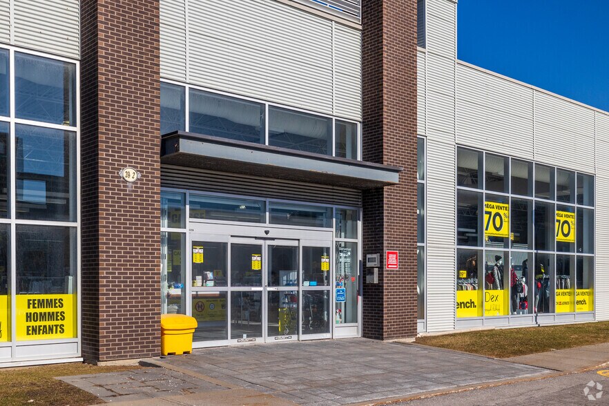 More Photos Of 2044-2180 Rte Transcanadienne, Dorval Warehouse For Lease
