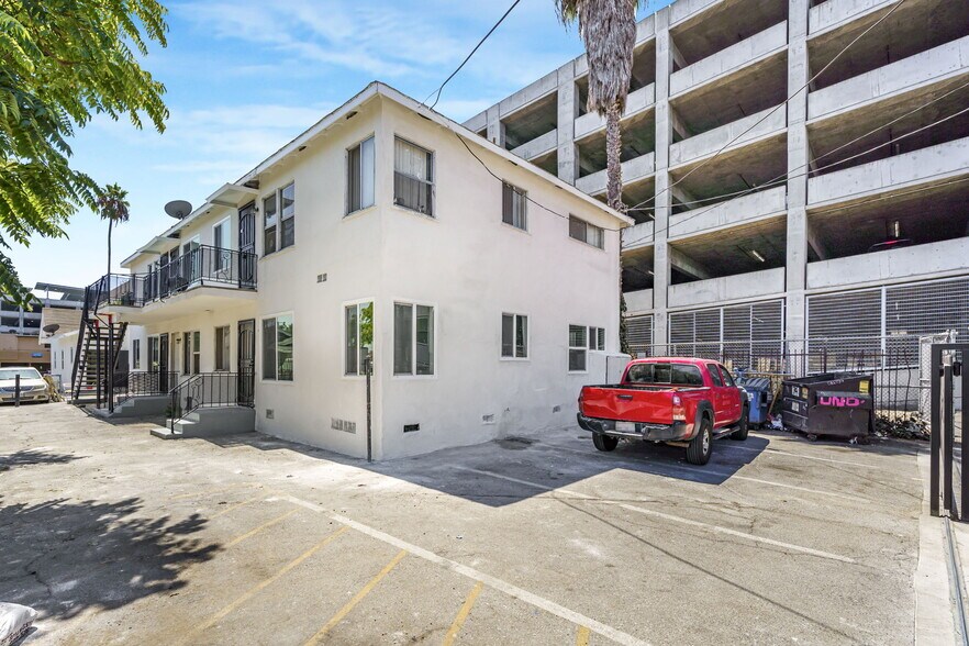 More Photos Of 925 W 84th St, Los Angeles Apartments For Sale