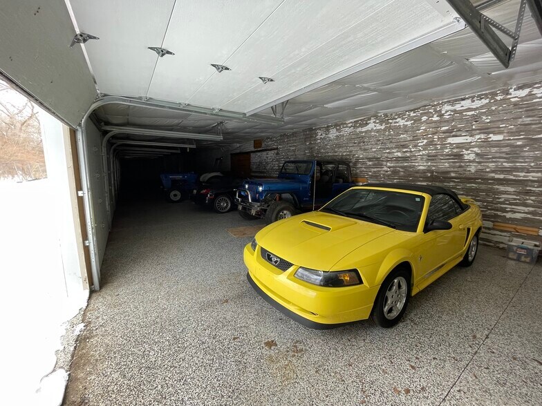 More Photos Of 195 E Hamburg St, Pinckney Office For Lease