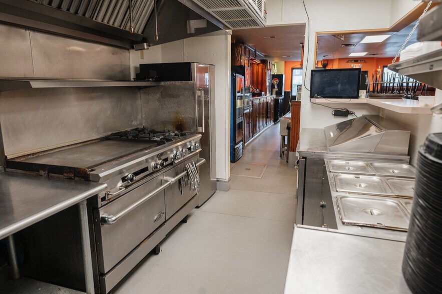 More Photos Of 510 Main St, Ormsby Restaurant For Sale