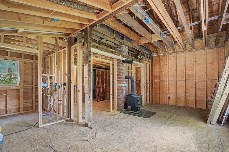 More Photos Of 16 Old New Milford Rd, Brookfield Flex For Sale