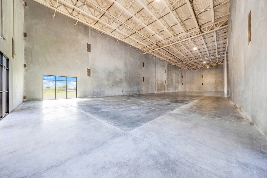 More Photos Of 14101 NW 112th Ave, Hialeah Gardens Warehouse For Lease